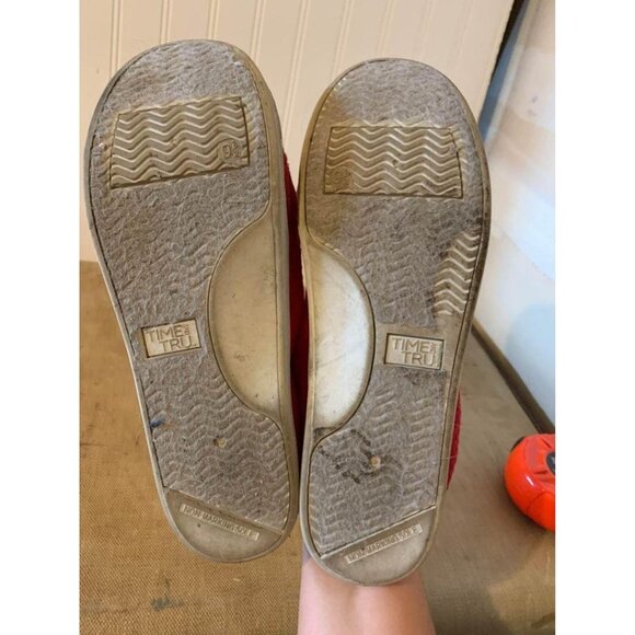 🌸3/$15🌸Red Canvas Sneakers sz 9.5 with Memory Foam Insoles - Picture 3 of 6